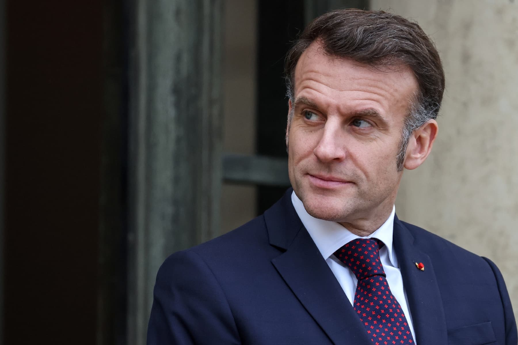 Désinformation russe contre Macron : la guerre hybride continue