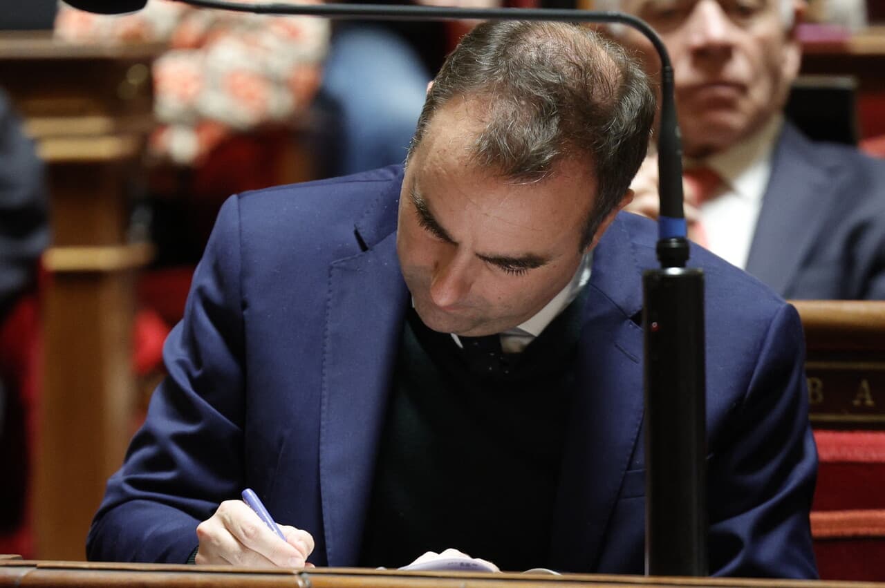 France : les luttes budgétaires révèlent la crise du système