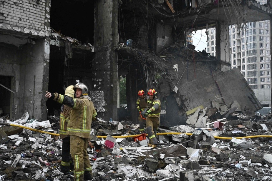 Kyiv sous les bombes : 24 morts, l'OTAN en sommet, l'Afrique regarde